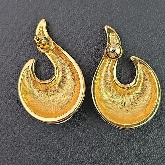 Napier Cream Enamel Earrings Pierced Gold Tone 1980s Retro Signed Hook Design - Picture 3 of 7